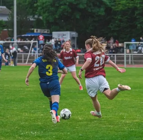 NRWM - 2 Fußballerinnen im Damenturnier